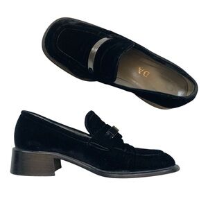 Vintage 90s Prada Velvet Loafers 💫